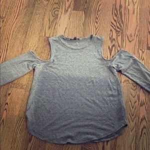 Cold shoulder tee